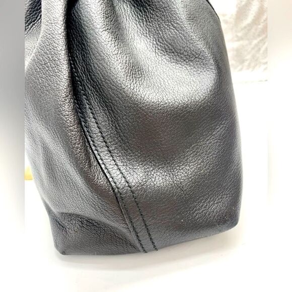 Auth YVES SAINT LAURENT Reversible
Bronze/Black Leather Double Sac Y Tote Bag - Picture 16 of 16